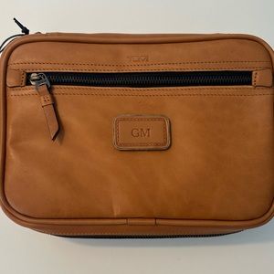 NWT - TUMI - LARGE Toiletries/ Cosmetic Travel bag - 100% leather